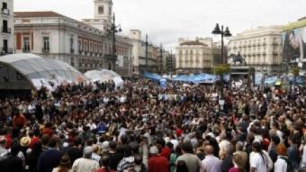 Un moment de les assemblees multitudinàries celebrades ahir a la Puerta del Sol ANDREA COMAS / REUTERS