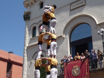 Els Castellers de Badalona van actuar diumenge passat a la plaça de la Vila. M. MEMBRIVES