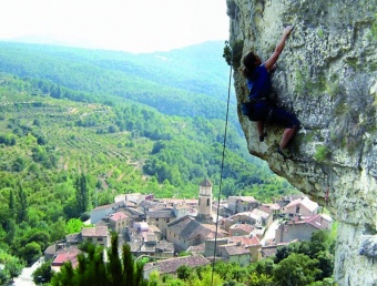 Arbolí és molt conegut entre els escaladors, ja que hi troben vies per a tots els nivells.  PRAGMA