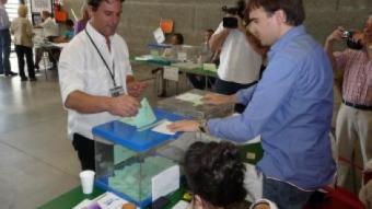 Ramon Andreu, votant al centre cívic de Bellaterra. C.A.F
