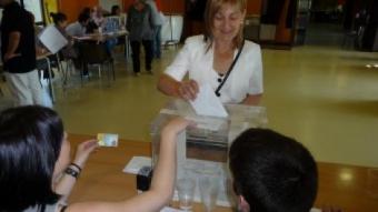 Maria Rosell, votant el dia de les eleccions. CiU va ser la llista més votada al municipi A.M