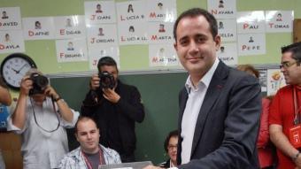 Jorge Alarte, del PSPV, en el moment de votar. REDACCIÓ