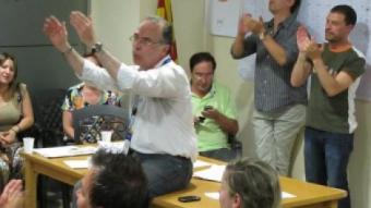 El futur alcalde Jaume Torramadé al centre de la imatge. Al seu darrere, de dreta a esquerra, el número tres de la llista, Robert Fàbregas i al seu costat el número 2, Albert Casellas J.N