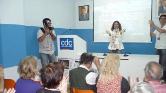 Mercè Conesa i Jordi Puigneró celebrant, diumenge a la nit, la victòria electoral de CiU a Sant Cugat. M.A.L