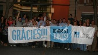 Simpatitzants i militants, de TSF la nit de les eleccions celebrant el resultat a la rambla d'Antoni Vidal. EL PUNT