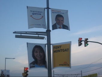 Cartells electorals de CiU i d'ERC, dos dels partits que podrien entendre's per formar govern a Montgat J.G.N