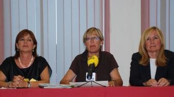 Rosa Fonoll (UC), Mònica Miquel (ICV)i Juani Navarrete (PP) lideren l'acord per governar a Cubelles. M.L