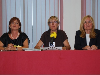 Rosa Fonoll (UC), Mònica Miquel (ICV)i Juani Navarrete (PP) lideren l'acord per governar a Cubelles. M.L