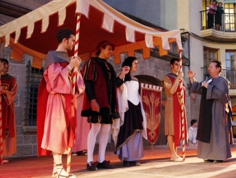 Durant la fira medieval es fan diverses representacions, com aquesta de l'edició passada.  AJ. CARDONA
