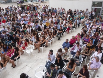 Public assistent a l'acte de graduació de l'institut Veles e Vents. ESCORCOLL