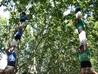 Angelets del Vallespir i Castellers del Riberal durant la Bressolada.