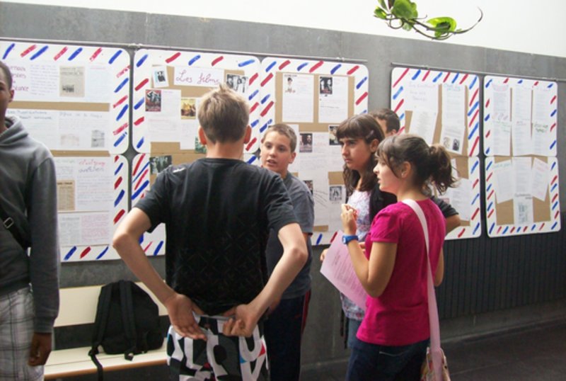 L'institut Veles Vents de Torrent fa una exposició sobre la resistència  francesa | Redacció / Torrent de l'Horta | Educació | El Punt Avui