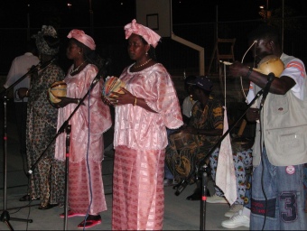 Actuació d'un grup de música africana. ARXIU