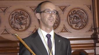 Miquel Forns (CiU) ahir amb la bara d'alcalde Ajuntament de Sitges