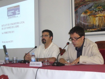 Juan Antonio Duro i Xavier Farré van presentar ahir l'estudi de conjuntura local. L.M