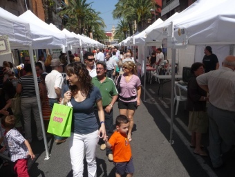 Aspecte de la Fira Associativa moments després de la seua inauguració. ESCORCOLL