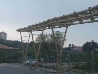 El pilar de la passera de Sant Lluís que hi ha a la zona de les escoles de Palafolls. T.M