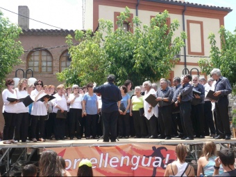 El Correllengua 2011 va comptar amb l'actuació de les corals de Sant Medir i Els Emprius.