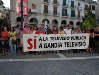 Manifestació de protesta pel tancament de Gandia Televisió. EL PUNT AVUI