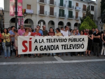 Concentració a les portes de l'Ajuntament de Gandia. ESCORCOLL