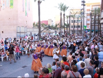 Aspecte que presenta la plaça Major amb motiu de l'entrada de Moros i Cristians. ARXIU