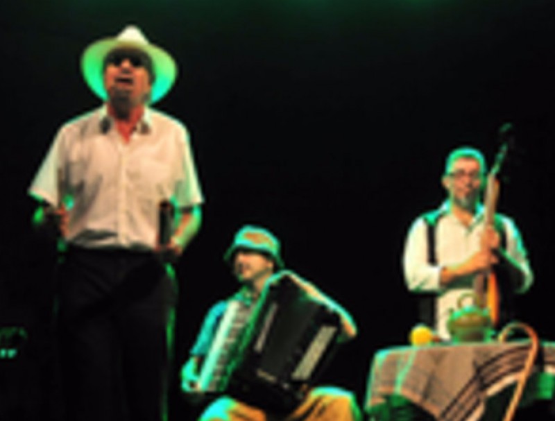 Quico el Célio, el Noi i el Mut de Ferreries durant el seu concert a l'Emergent de Vilablareix DAVID JULIÀ