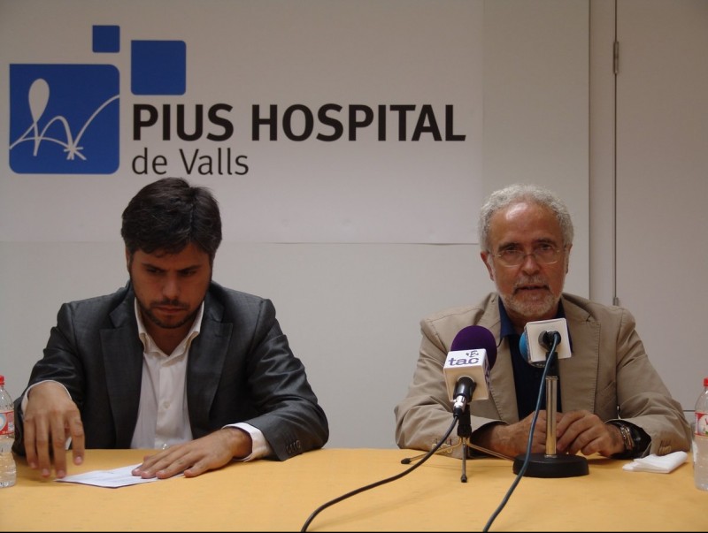 A l'esquerra, l'alcalde de Valls , Albert Batet i, al costat el nou gerent. A. ESTALLO