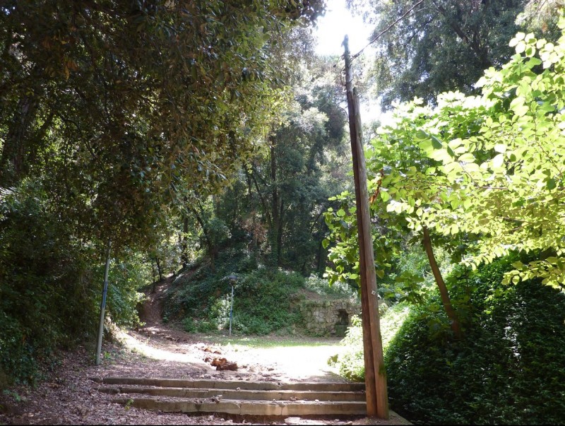 La plaça de la Font del Mussol , d'Argentona va pair el robatori de cable de coure. LL.A