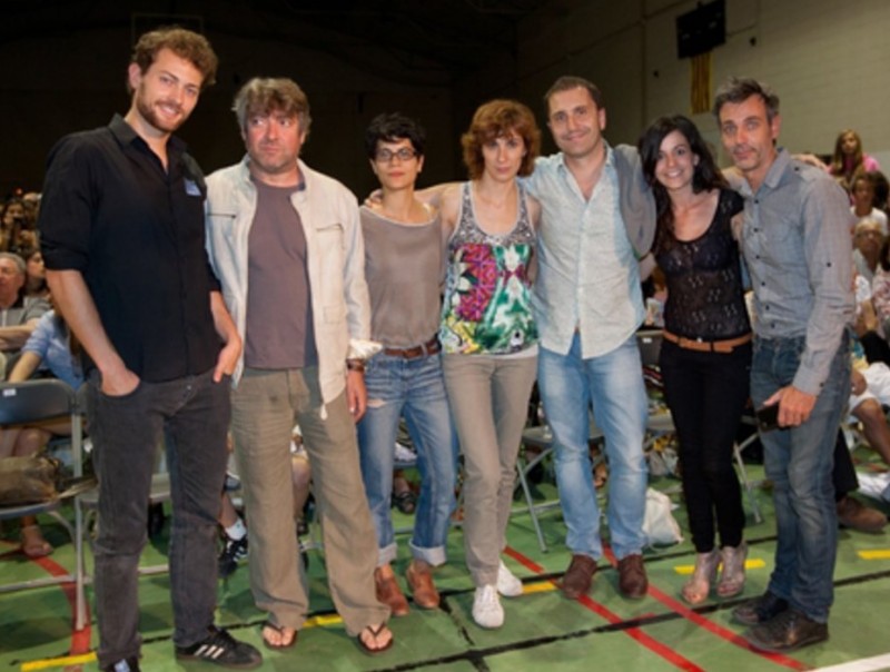 Els actors de la sèrie que van ser a Sant Pol veient el capítol en directe, dins l'especial de Catalunya Ràdio catalunya ràdio
