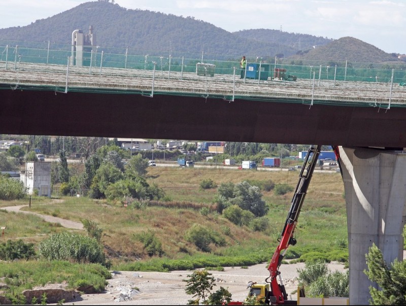 Les obres al pont de Castellbisbal es van aturar a l'estiu passat però ja s'han reprès JUANMA RAMOS