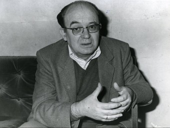 El poeta Vicent Andrés Estellés anys abans del seu traspàs. EL PUNT-AVUI