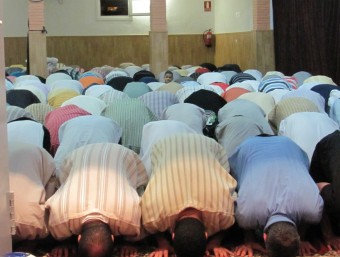 Hora de precs a la mesquita un divendres. DANI VILA