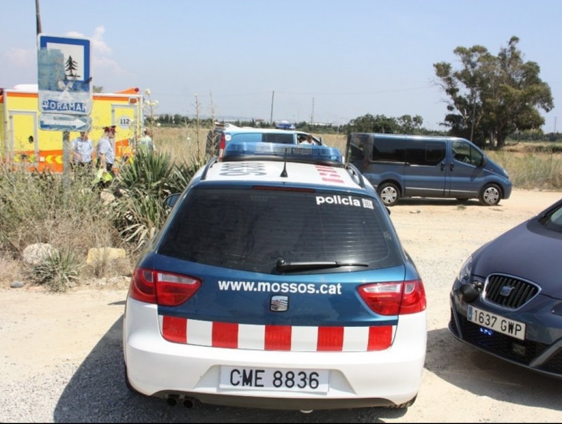 Mossos i serveis mèdics a Vila-seca, on divendres va morir un motorista M. CERVELLÓ
