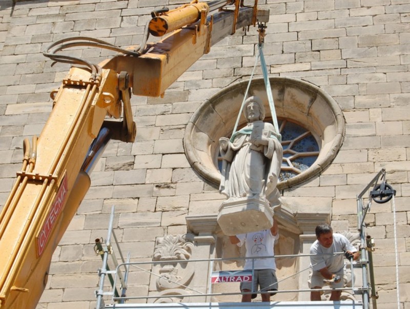 Molts veïns del poble van ajudar de franc en el retorn de Sant Jaume. ARXIU