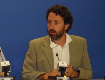 Vicent Mascarell denuncia el tema davant els mitjans de comunicació. EL PUNT-AVUI