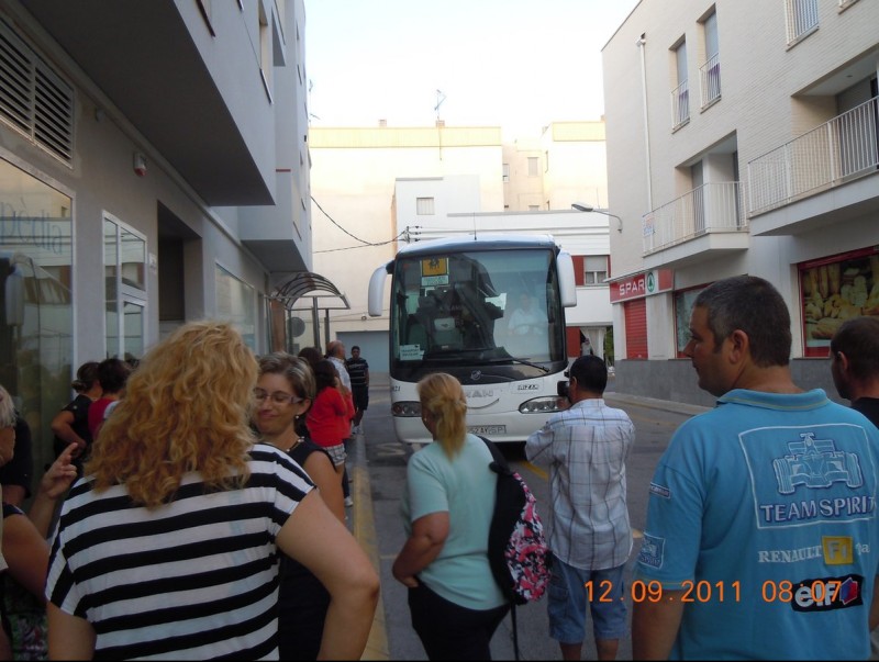 Els alumnes de les Cases d'Alcanar no van pujar ahir a l'autobús EL PUNT AVUI