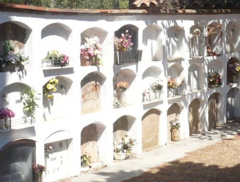 El cementiri de Vall-llobrega deixarà l'espai a tocar la urbanització Mas Falquet. A.V