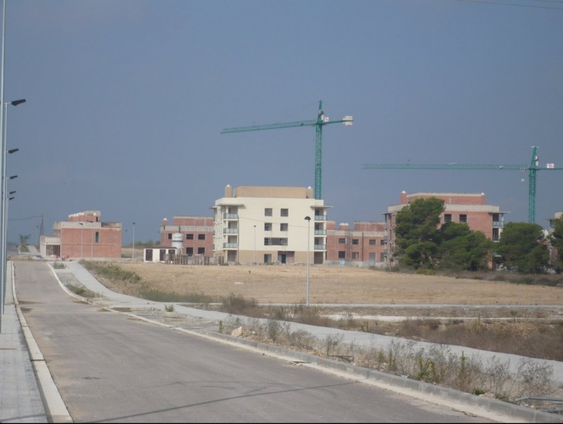 Les obres de la urbanització residencial de l'Aldea fa anys que estan aturades. L.M