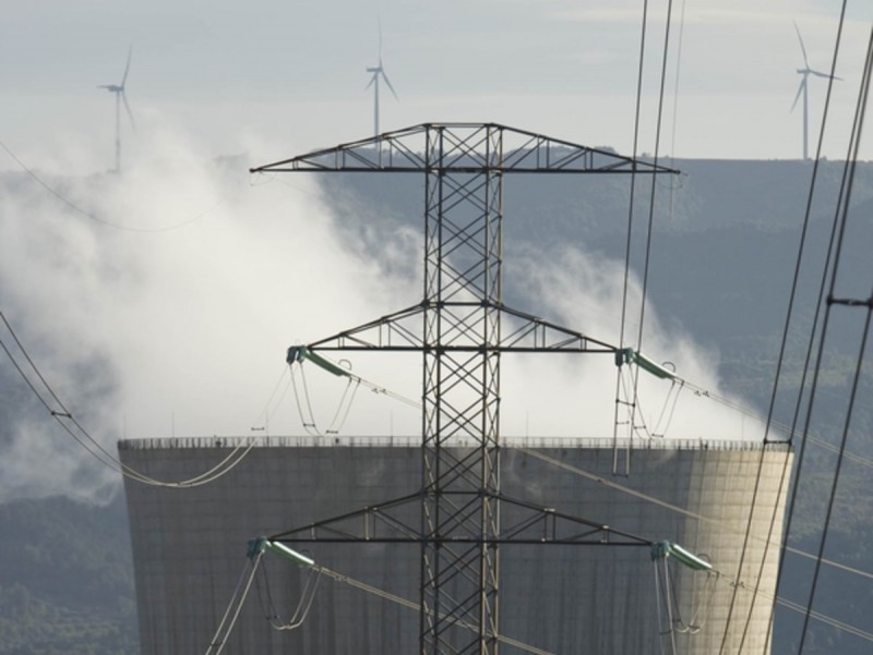 Vista d'una de les torres de refrigeració de la planta d'Ascó JOSÉ CARLOS LEÓN