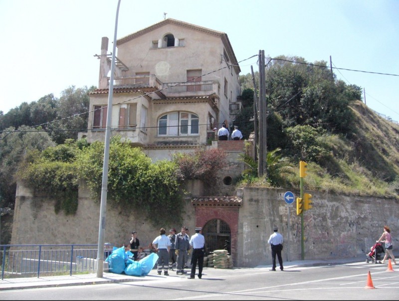 La policia va haver de fer fora uns esquàters de la casa, fa tres anys J.G.N