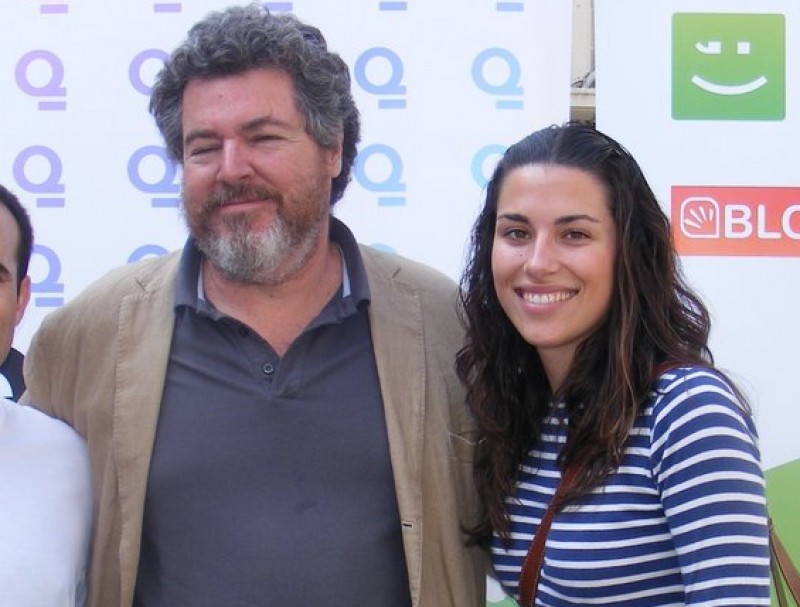 López de Uralde amb la candidata de Compromís-Equo per Alacant, Aitana Mas. EL PUNT AVUI