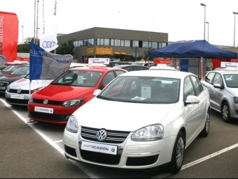 Cotxes exposats en la 5ena fira del vehicle d'ocasió que es va fer l'octubre passat a Figueres. EL PUNT