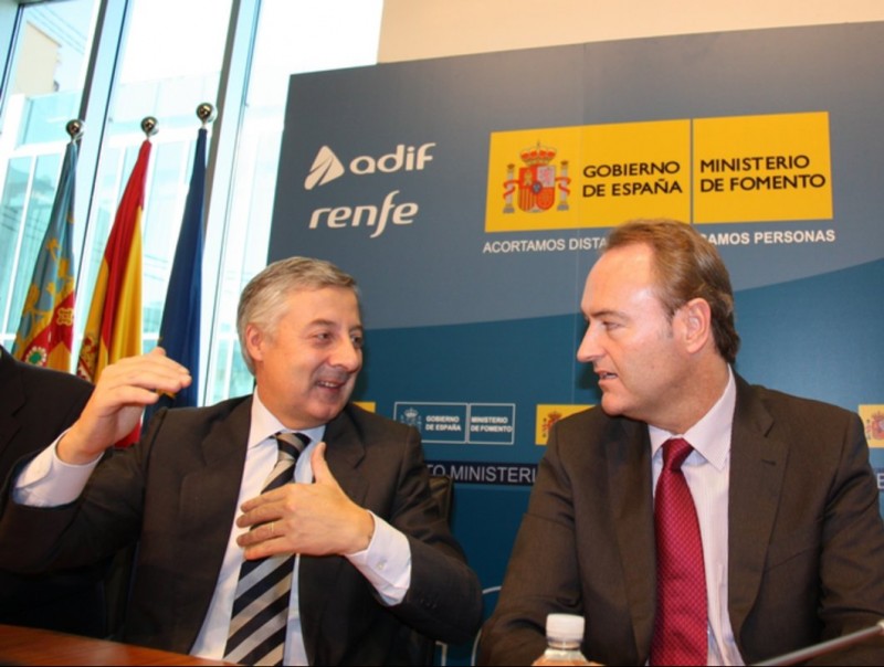 El ministre de Foment, José Blanco i el president de la Generalitat Valenciana, Alberto Fabra, en la presentació de l'estudi del corredor mediterrani. ACN