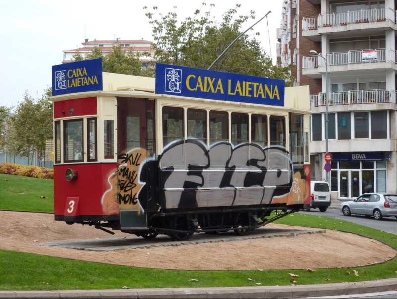 La Tereseta és com es coneix el tramvia de Mataró que uns brètols –que van ser detinguts– van pintar dissabte a la matinada. LL.A