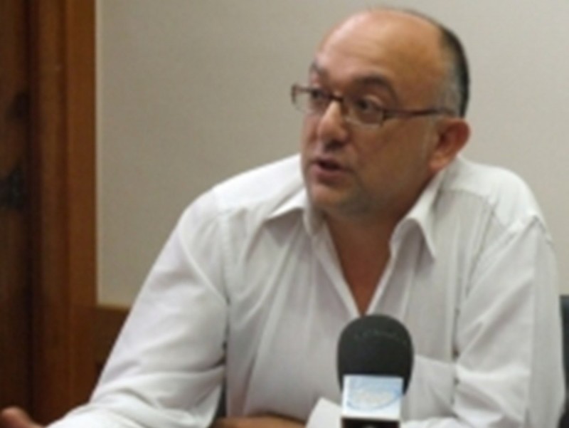 Josep Francés explica la decisió al despatx de la regidoria que gestiona. CEDIDA