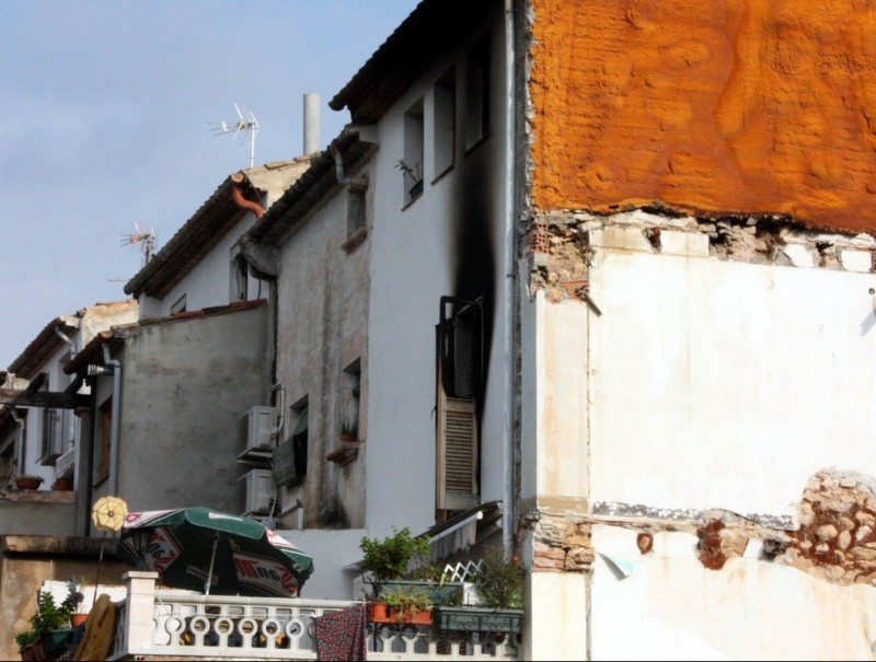 Casa incendiada al carrer Barceloneta d'Altafulla ACN