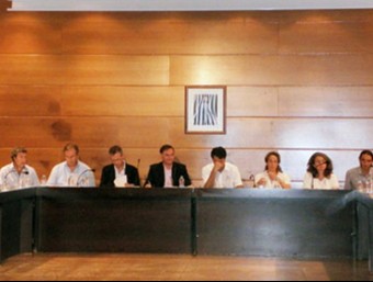 Corporació Municipal en sessió plenària a l'Ajuntament. ELPUNT AVUI