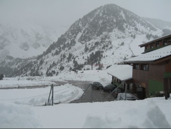 Una imatge recent d'una part de les instal·lacions de Vallter 2000 i dels accessos durant l'última nevada. EL PUNT