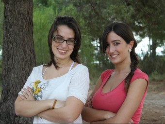 Les candidates, Maria i Judith a un indret de la vila de Silla després de feta l'entrevista. C.M