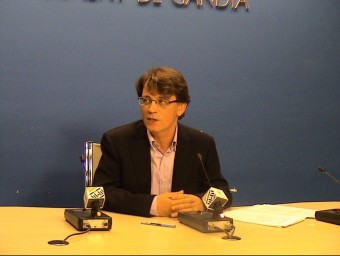 Josep M. Moya en conferència de premsa a la sala municipal. EL PUNT AVUI
